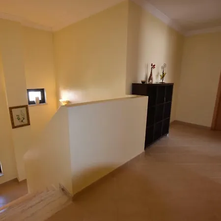 Ferreiras, Excellent Duplex In With Pool شقة *