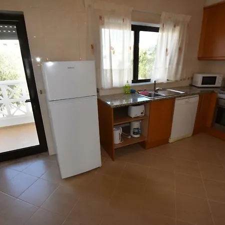 Ferreiras, Excellent Duplex In With Pool فيرييراس